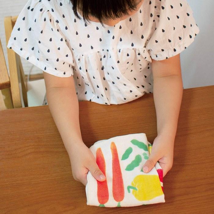Musubi 4-Layer Gauze Handkerchief Approximately 25cm, Organic Vegetables, Made in Japan 70024-103