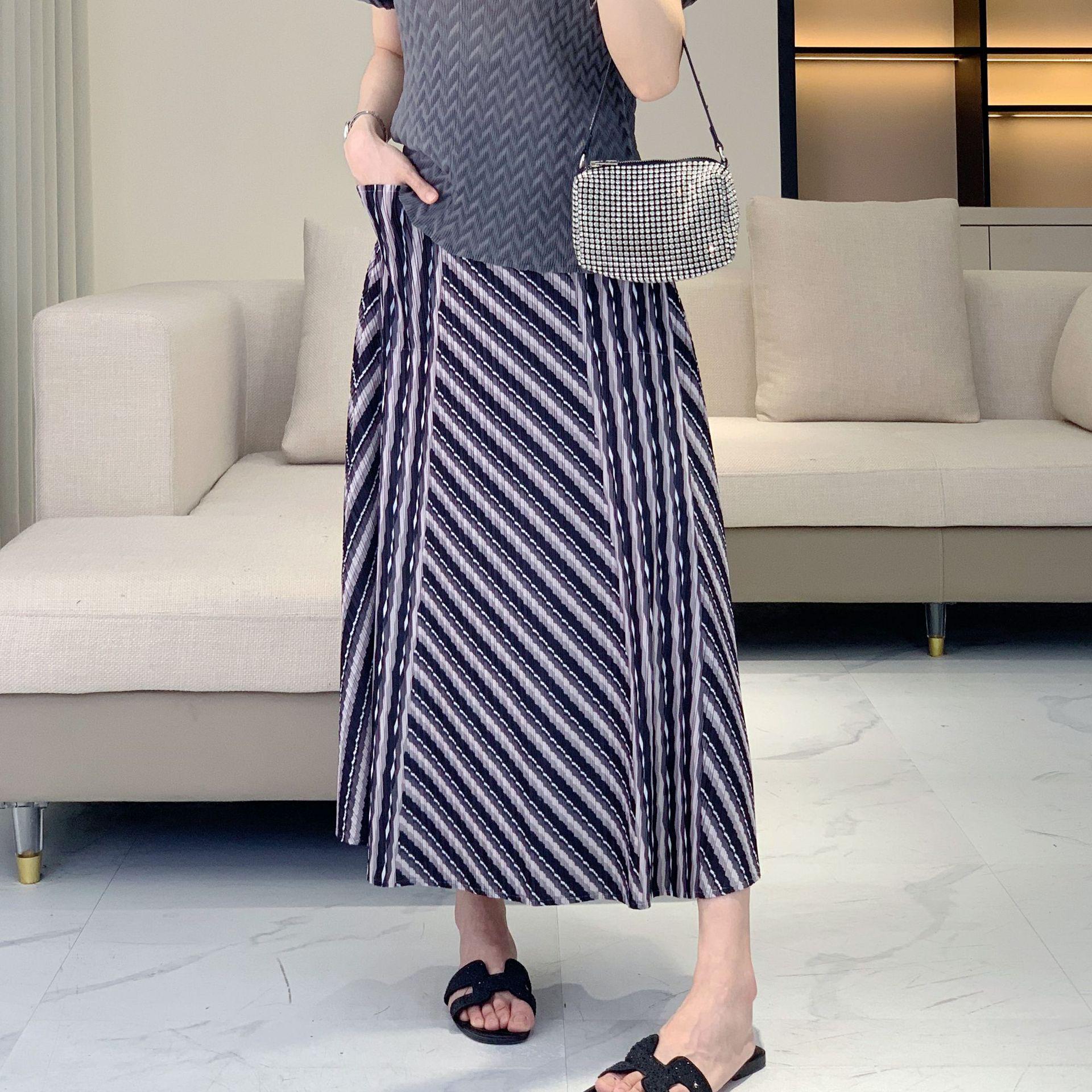

2025 Summer Striped Pleated Loose Midi Skirt - Women s Fashion, Flattering & Belly-Slimming Design One Size [suitable for 90-150 jin]