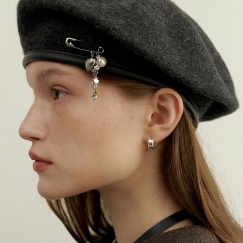 LOVE ME MONSTER Heart Charm Classic Wool Beret