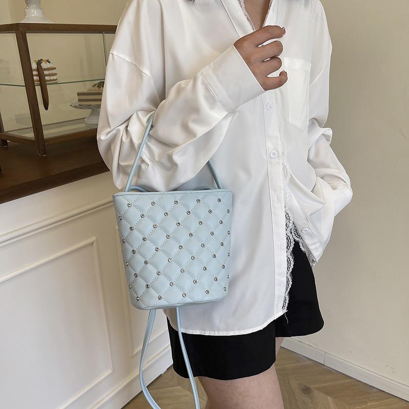 Hand carry diamond bucket bag, burger fashion high-end shoulder bag, summer new niche portable messenger bag