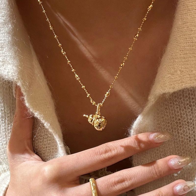 Light Luxury Full Diamond Luster Star Gourd Necklace Unique Pendant Design Exquisite Collar Chain Wedding Jewelry Gifts