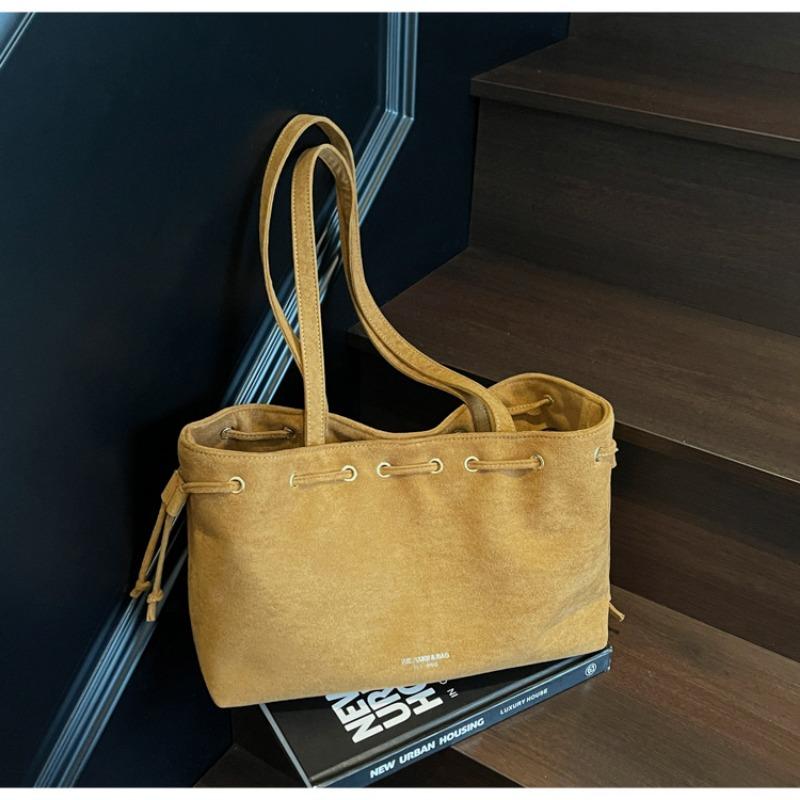 Textured small bag women's autumn new shoulder underarm bag tote bag design sense commuter tote bag