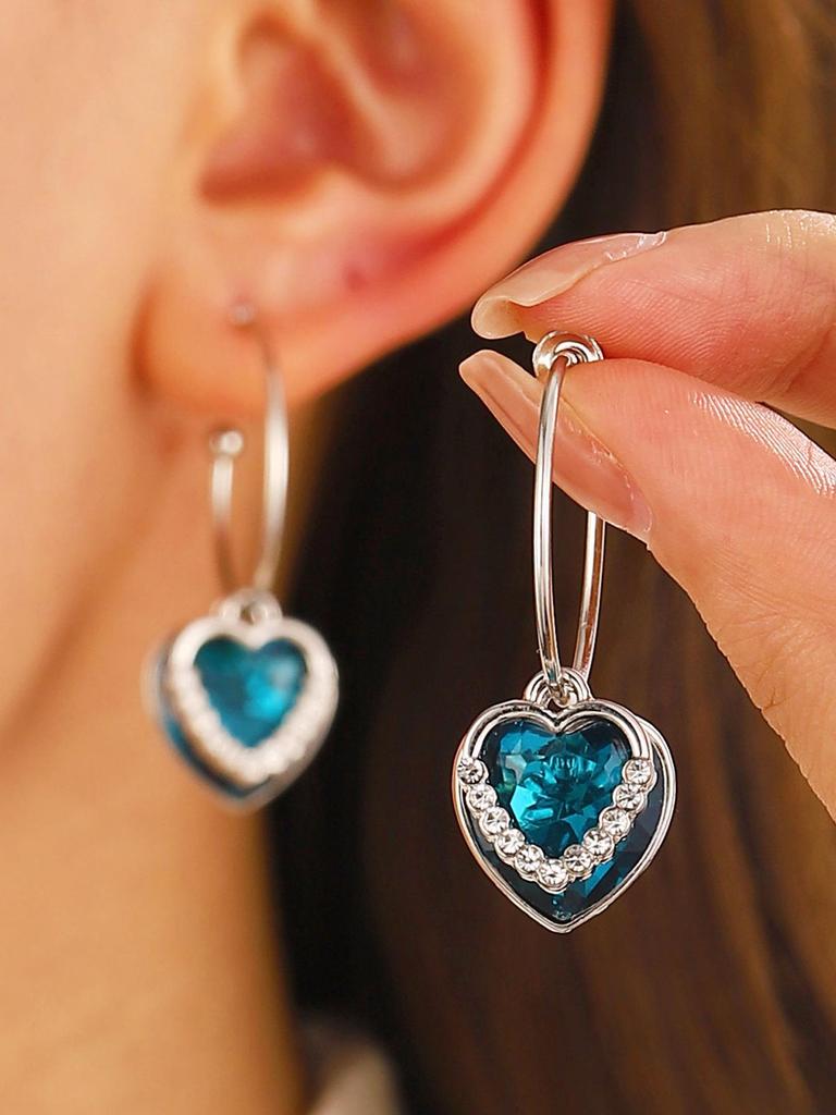 European & American C-Shaped Heart Velvet Stud Earrings for Women – Elegant Korean Style Accessories.