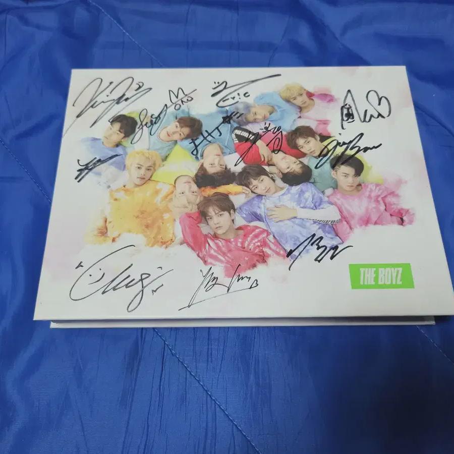 

Мы продаем альбомы с автографами The Boys