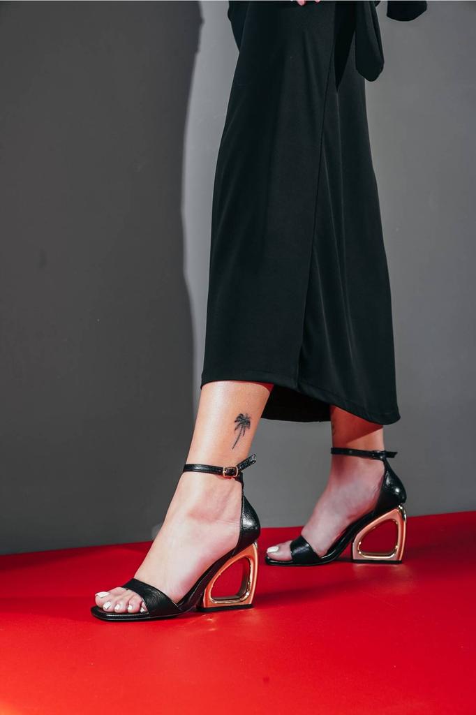 Women's Fashion Style Special Design Gold Sultan Design High Heel Shoes