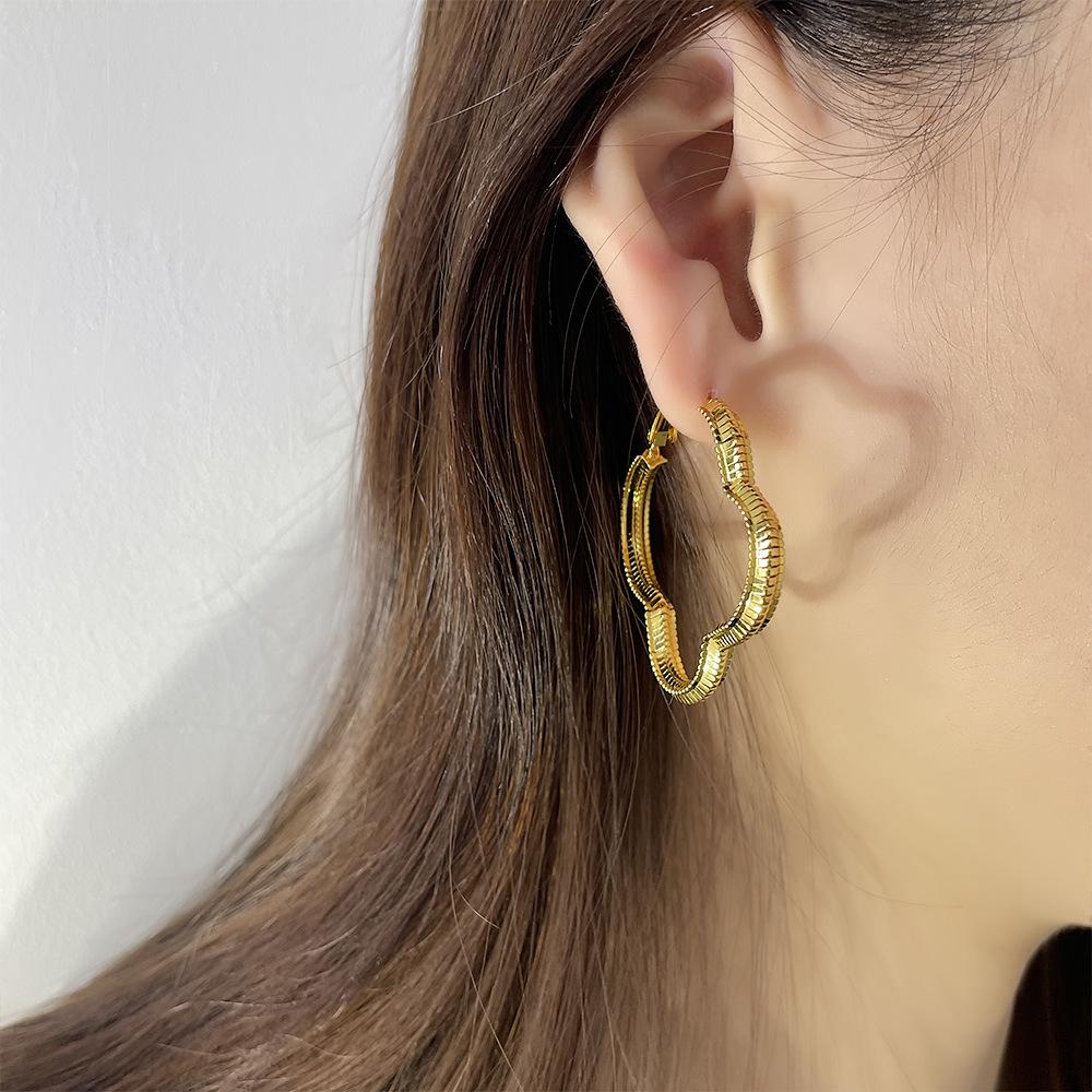 Hollow Four-Leaf Clover Earrings Cross-Border Minimalist Large Earrings Creative Sense Snake Bone Chain Lucky Grass Flower Ear Buckle