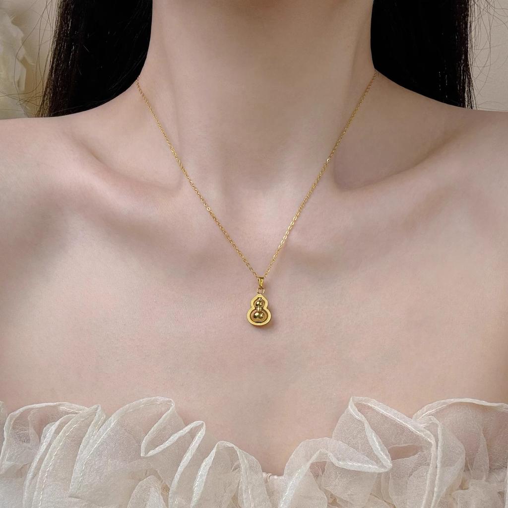 New Chinese-style Fortune and Prosperity Rotating Gourd Titanium Steel Necklace for Women, Unique Design, Light Luxury Fashion Gourd Clavicle Chain,