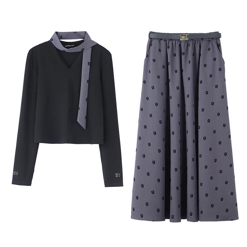 

Осенний костюм-двойка в стиле французского Хепберна 2024: Элегантно стройнящий топ с длинным рукавом и высококлассная юбка-зонт с буквенным принтом L (Recommended 105-120 jin)