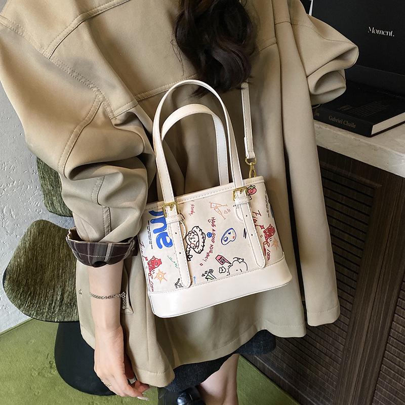 Autumn and Winter New Women's Bag Personalized Graffiti Handbag Casual Bear Tote Bucket Bag Shoulder Messenger Bag