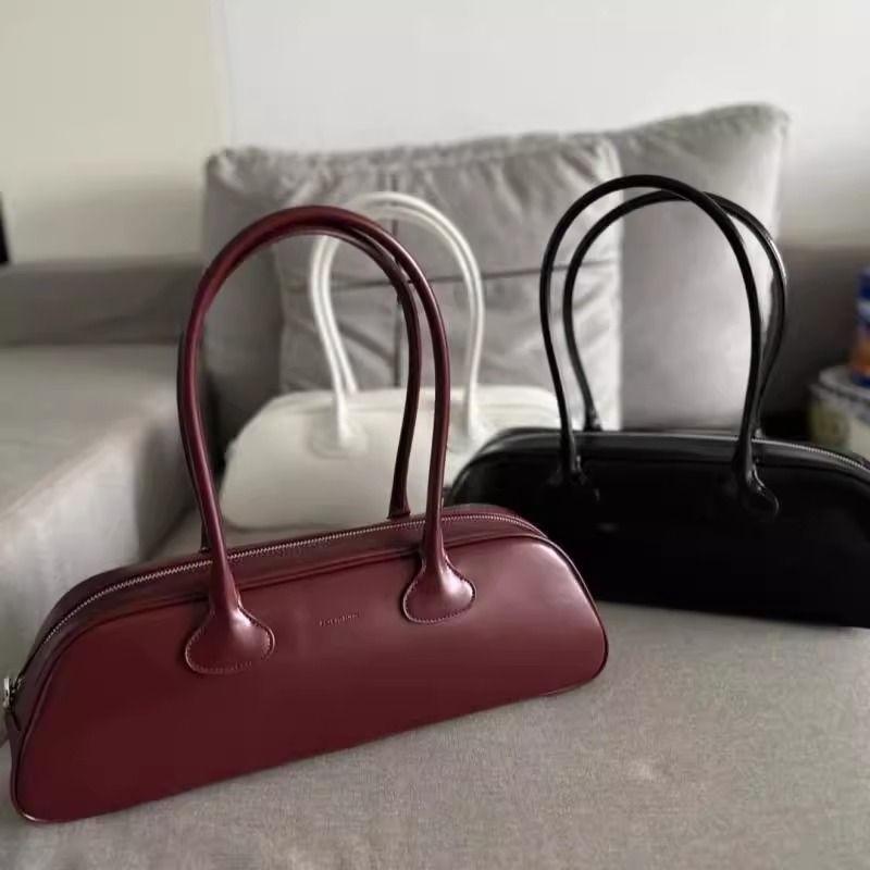 

Retro Special-Interest Design Ounk Shoulder Red Baguette Bag Wine Red (cowhide + pendant) with logo