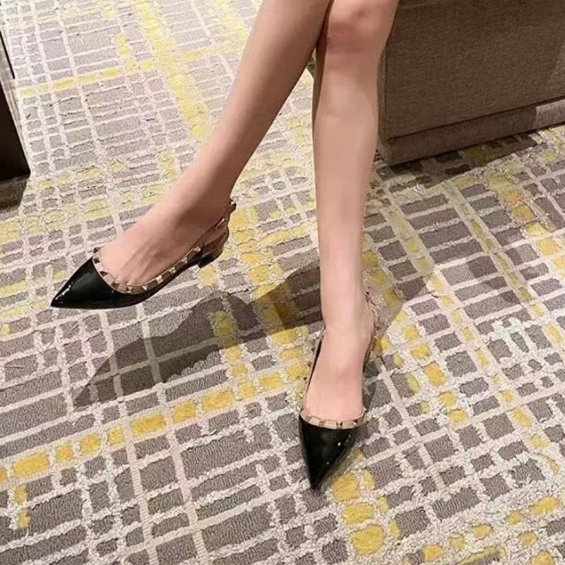 High-quality Women's Summer High Heels Fashion Retro Rivet Pointed Patent Leather Casual Comfortable Shallow Office Sandals