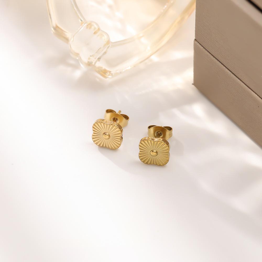 18K Gold Four-Leaf Clover Flower Jewelry Set: Mini 9mm Bracelet, Necklace, Earrings