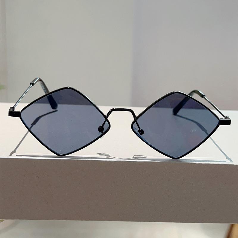 Women Y2k Metal Irregular Rhombus Sunglasses Women for Men New Vintage Punk Hip Hop Popular Decor Sun Glasses