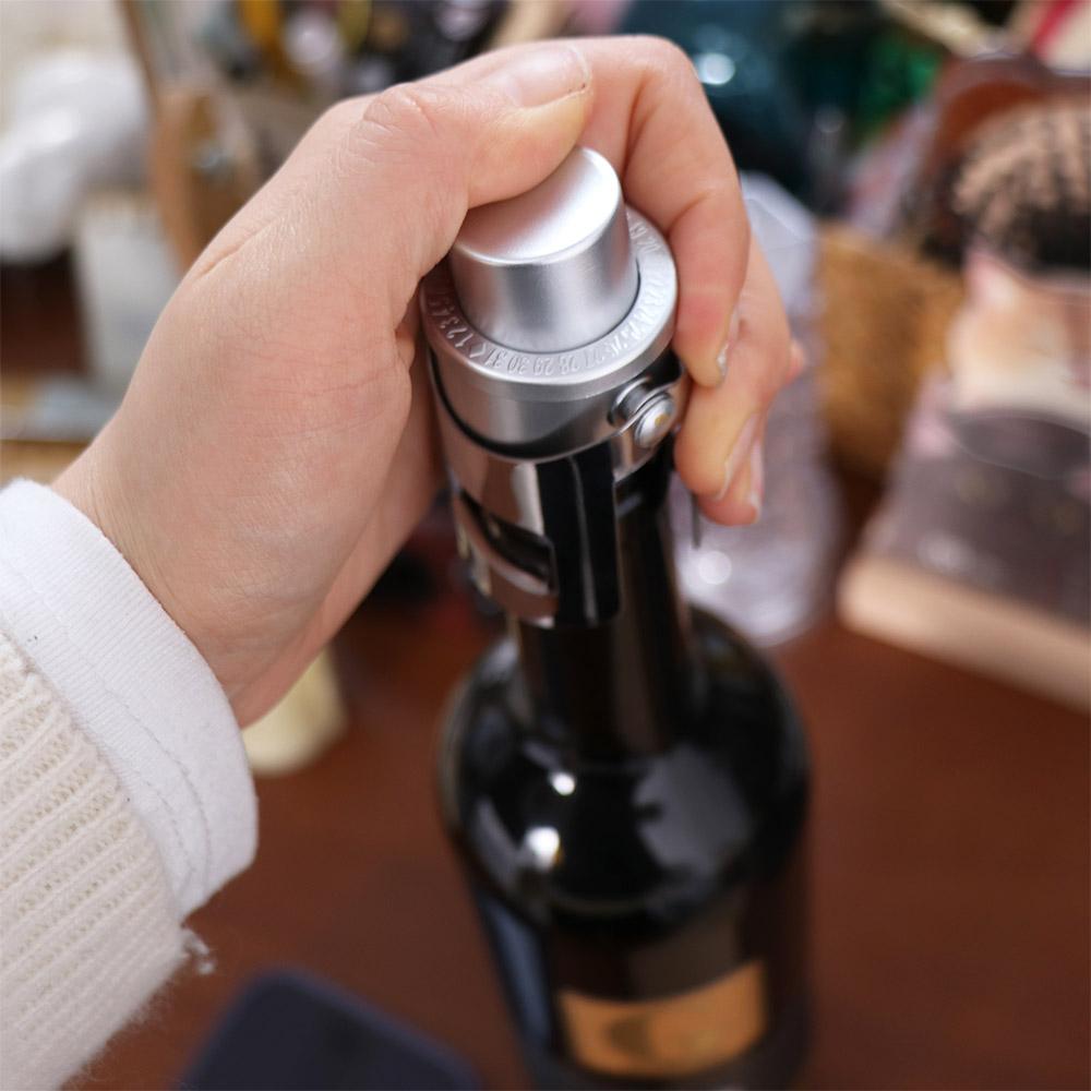 2pcs Reusable Vacuum Champagne Stopper Built-in Pressure Pump Wine Bottle Cap Wine Bottle Plug Pub