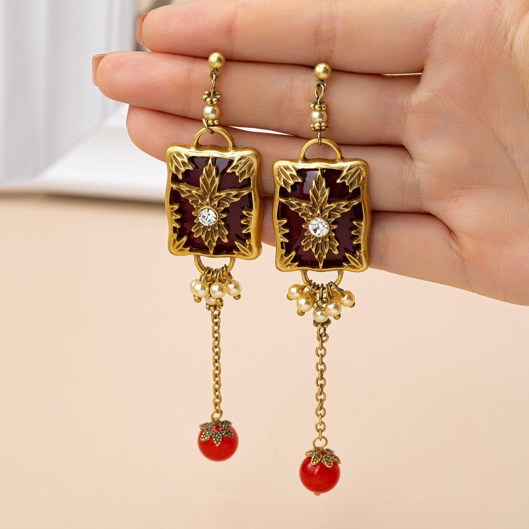 

Модные серьги-подвески для женщин красный