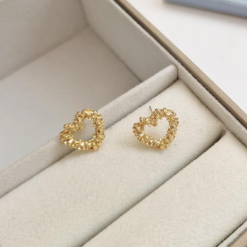 Vintage Metal Heart Stud Earring for Woman 2024 New Trendy Copper Color Geometric Twisted Wave Earring Party Zircon Accessories