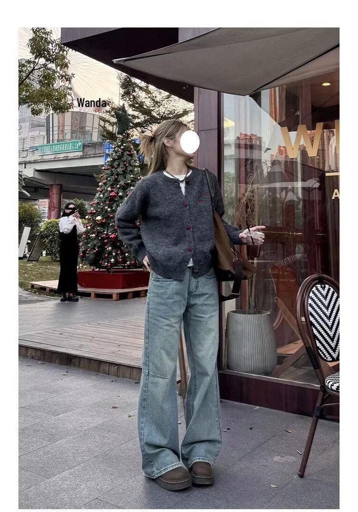 2026 Autumn/Winter Women's Retro Knit Cardigan - Round Neck, Loose Fit, Age-Reducing Style.