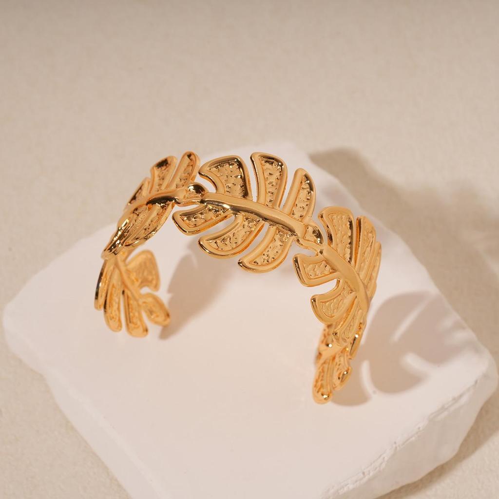 European & American Geometric Conch Butterfly Metal Bangle: Women's Luxury Fashion Bracelet