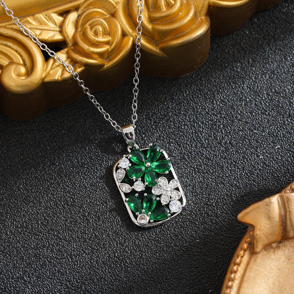 Elegant Floral Necklace: High-End, Personalized Design Clavicle Chain for Women