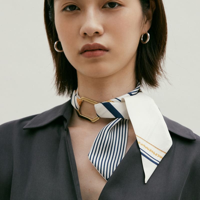 

Saint Luxure Silk Twilly Scarf Vane Ivory SL21FSTVNIV 2.IVORY(+GIFT PACKAGE) (3,000 won)