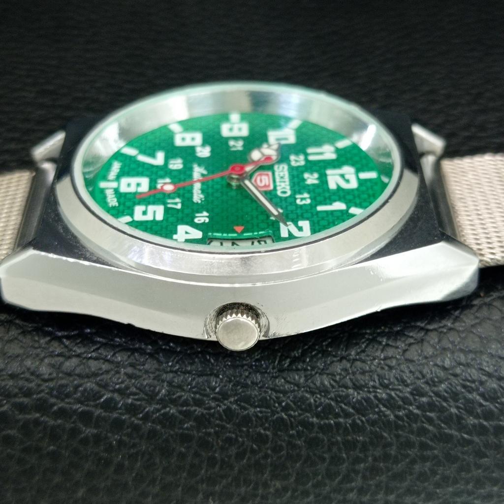 JAPAN VINTAGE REFURBISHED SEIKO 5 AUTOMATIC MENS GREEN DIAL WATCH a443856-1