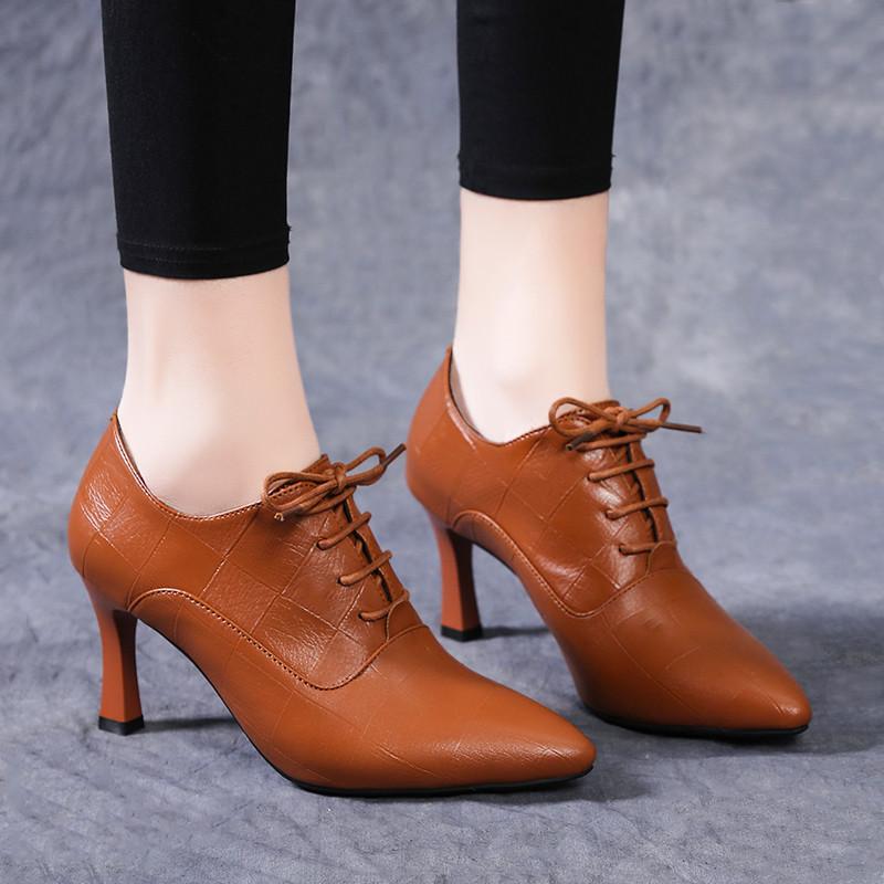 

Women s shoes autumn new deep-mouth single shoes embossed plaid leather shoes pointed fashion British high heels and bare boots 40 темно-коричневого кольору