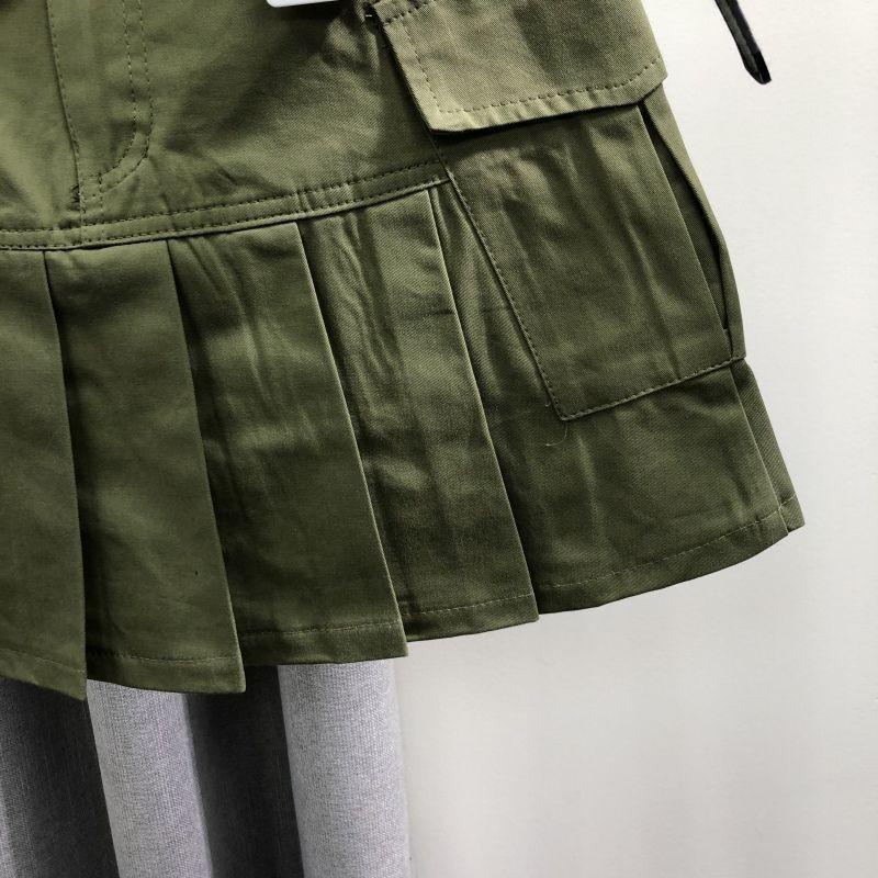 Армейско-зеленая джинсовая плиссированная юбка для женщин. Модные тренды. Короткая юбка — фото 8