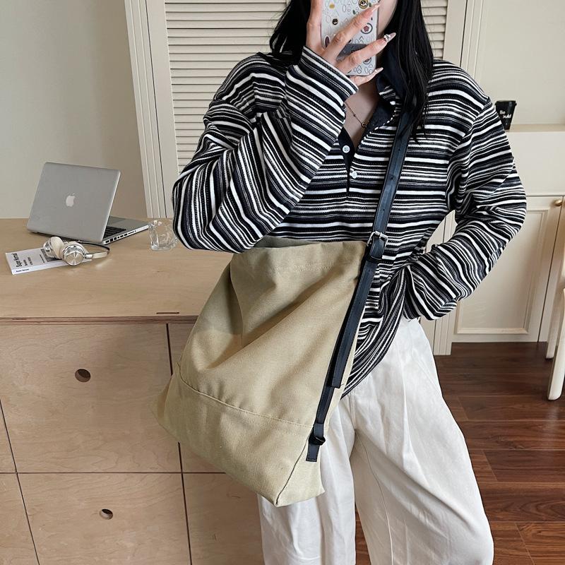 2025 new casual large-capacity canvas bag women's simple and fashionable tote bag Korean version commuter messenger bag bag