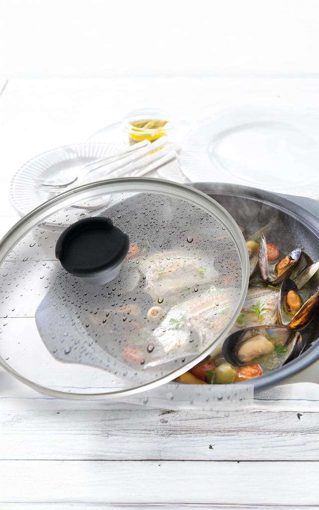 every U. Tempered Glass Lid with Steam Vent for Frying Pans and Pots, Transparent Tempered Glass with Chopstick Rest (26cm)