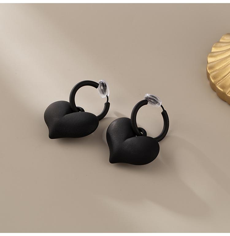 

Уникальные черные серьги Love преувеличенные модные зажимы для ушей в виде москитной спирали без пирсинга