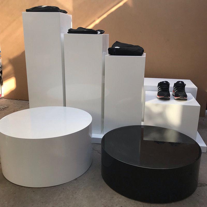 Okrągły stojak ekspozycyjny na postumencie do sklepów odzieżowych - Wyeksponuj odzież, rzeźbę lub manekin z malowanym wykończeniem