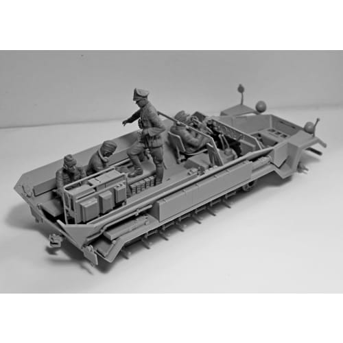 ICM 1/35 German Army Sd.Kfz.251/6 Ausf.A Armored Command Vehicle with Crew Plastic Model 35104