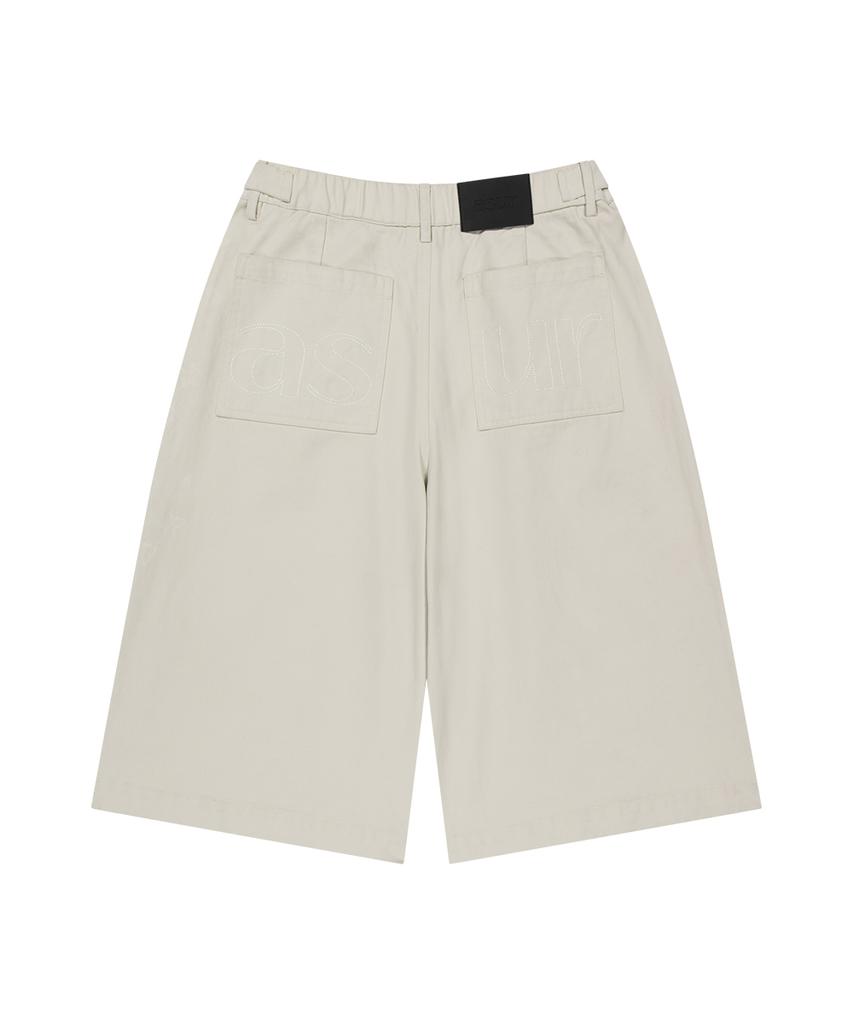 Aejeuyua Pintuck Stitch Bermuda Pants Beige