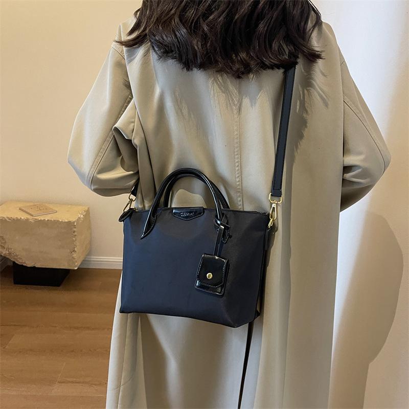 Oxford Cloth Bag Women's Large Capacity 2025 New Textured Versatile Messenger Bag Cloth Bag Portable Commuter Tote Bag