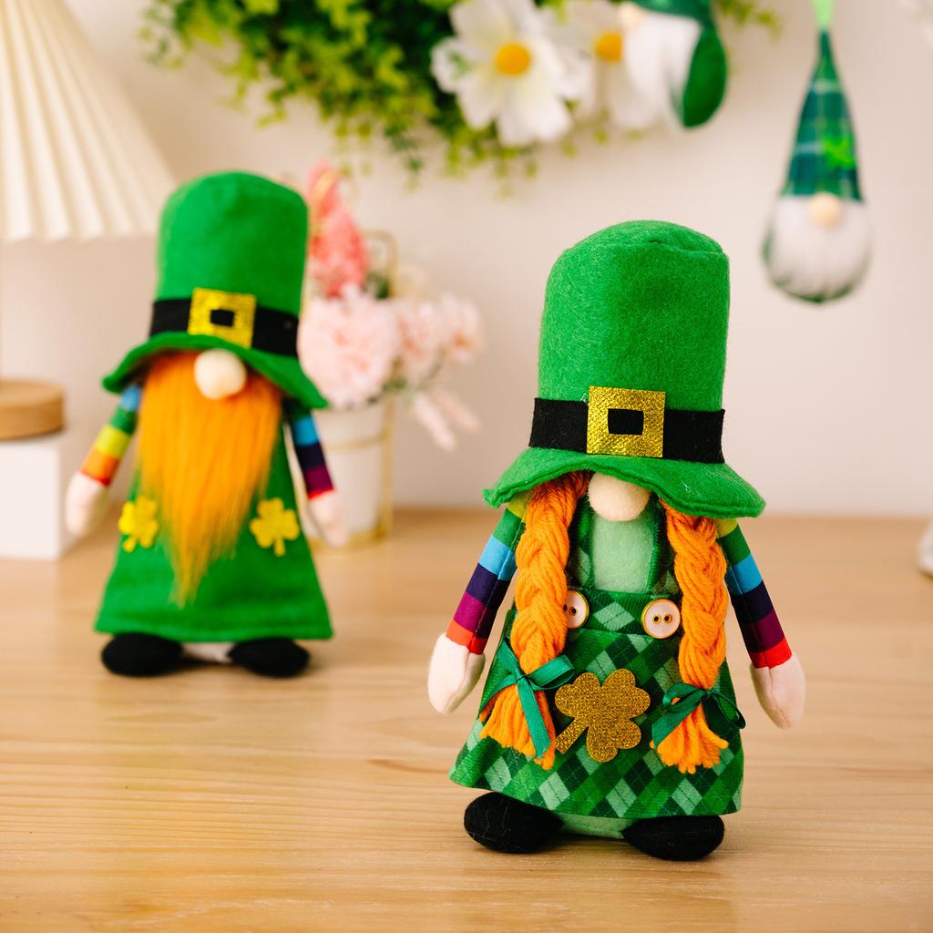 Ein Geschenk St. Patrick's Day Dekorationen Grün Niedliche Gesichtslose Puppe