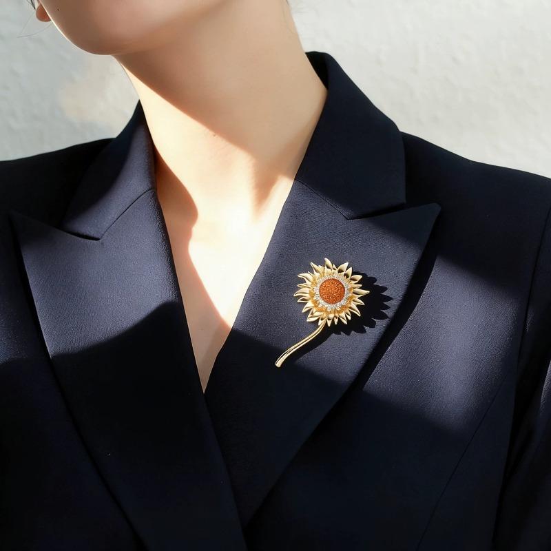 Sunflower Brooch - Elegant Diamond-studded Women's Accessory, Small and Exclusive with A Sense of Sophistication.