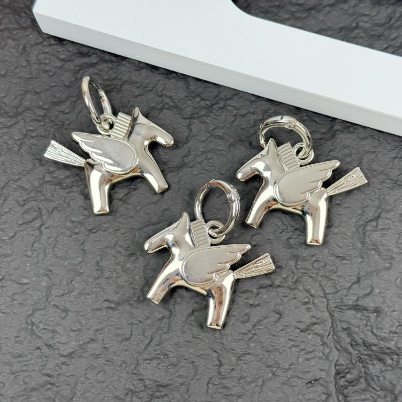 Exquisite Alloy Horse Keychain Pendant For Ladies  Pegasus Bag Lock Ornaments Creative Bag Decoration Accessories Gifts