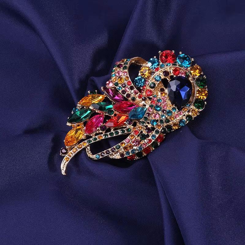 Luxury Full Crystal Women Men Twist Brooch Badges Exquisite Party Banquet Rhinestone Pin Vintage Clothing Coat Accessories