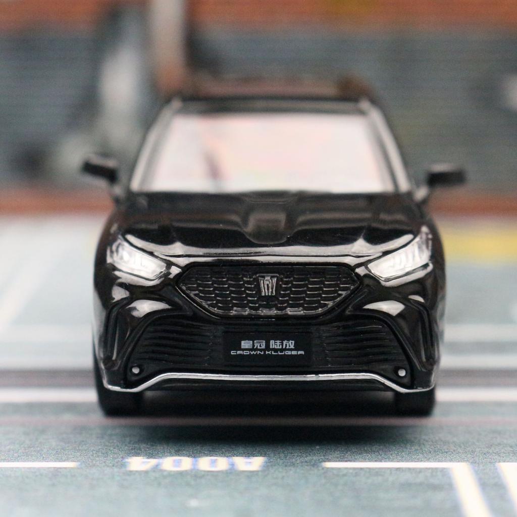 1/64 TOYOTA Crown Kluger Hibrid Miniatűr Modell JKM Prémium SUV Játékautó Jármű Szabadon Futó Diecast Ötvözet Gyűjtemény Ajándék