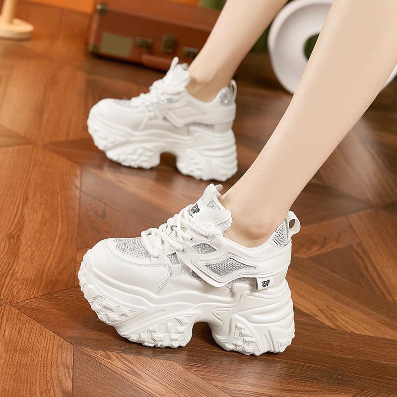 Grube podeszwy buty typu "dad shoes" dla kobiet wiosna 2026 moda z cyrkoniami wewnętrzne podwyższenie wysokości buty damskie buty sportowe i codzienne