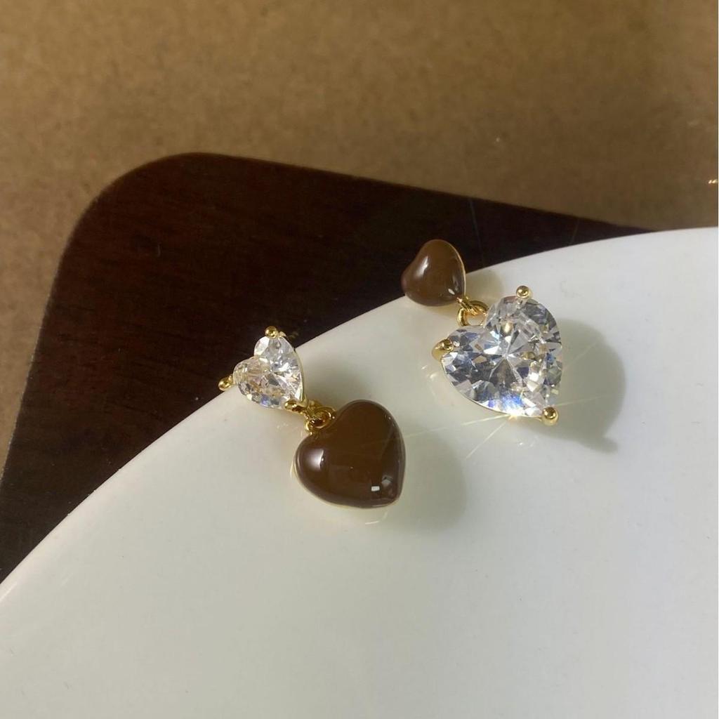 French Brown Zirconia Heart Earrings: Maillard Asymmetrical Simple Studs