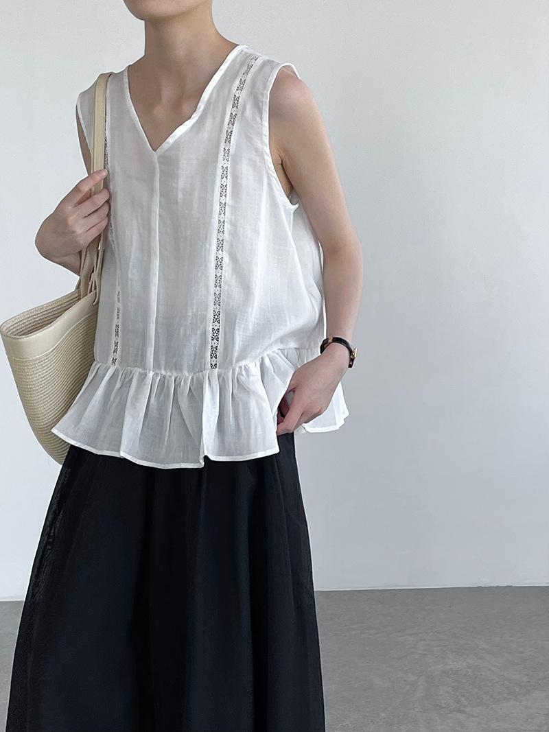 Taochuan V-neck ruffle leaf edge sleeveless shirt women s 2026 new hollow lace splicing vest T5079 F белый