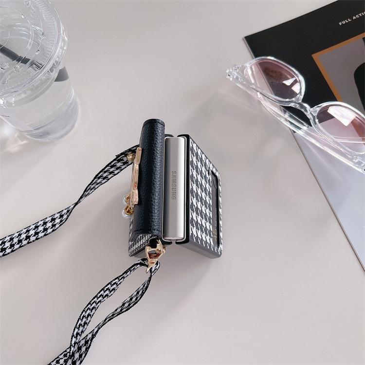 Applicable to Samsung ZFlip3 folding oblique strap card case, new Japanese and Korean zflip4 card back cover protective case