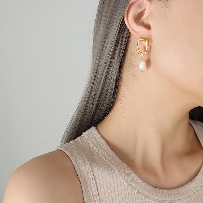 Korean Dongdaemun Irregular Geometric Freshwater Pearl Unisex Earrings F362