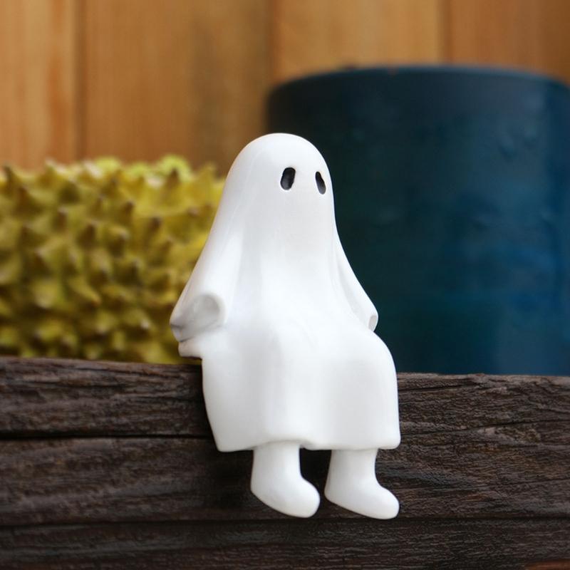 Whimsically Ghostly Sculpture Halloween Themed Resins Craft Ornament For Home Garden Decoration Weather Resistant Design