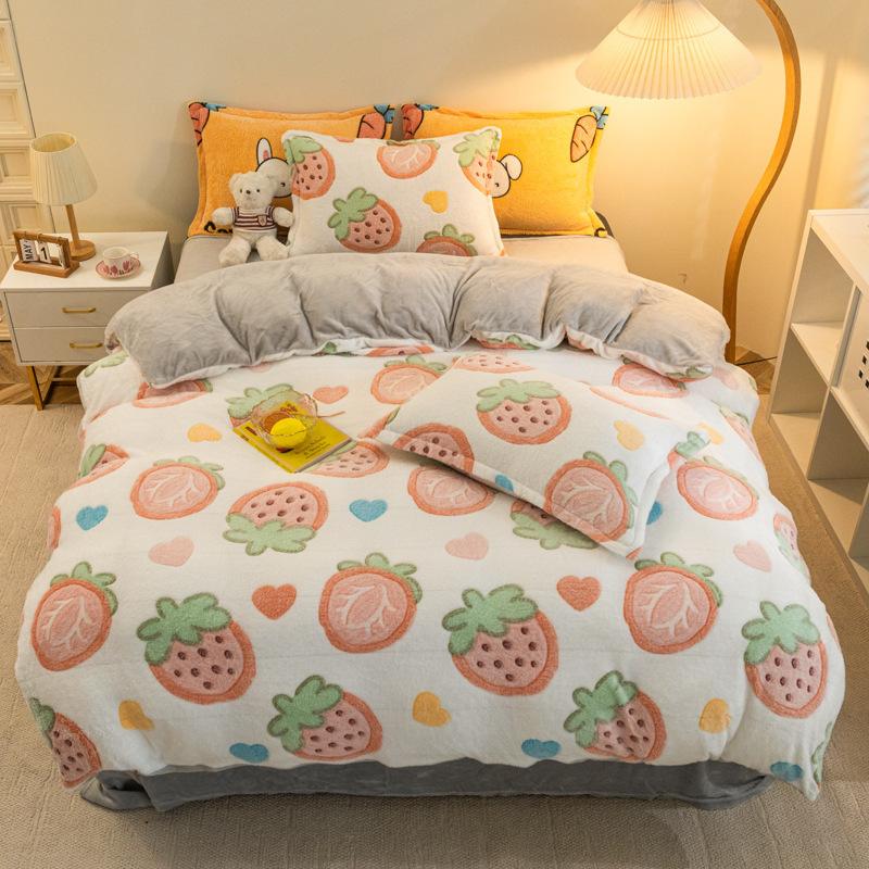 Cute Cartoon Strawberry Printed Duvet Cover Coral Fleece Autumn Winter Bed 4 Piece Set Wear Resistant Machine Washable Bedding