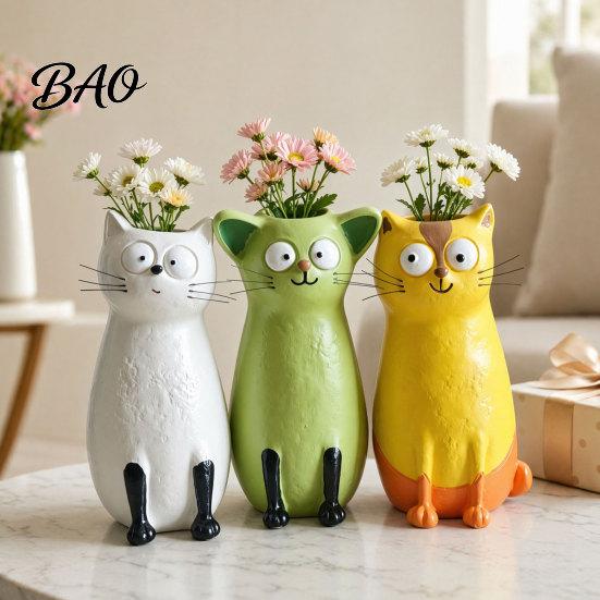 Small Cat Vase for Flowers, Quirky Flower Desk Decoration and Bookshelf Display, 3D Decorative Flowers Vases Home Office Styling Gift Giving,