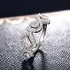 Huitan Mode Design Geometrischer Zirkonia Fingerring für Damen Luxuriöser Trendiger Ehering Zubehör Bling CZ Zirkon