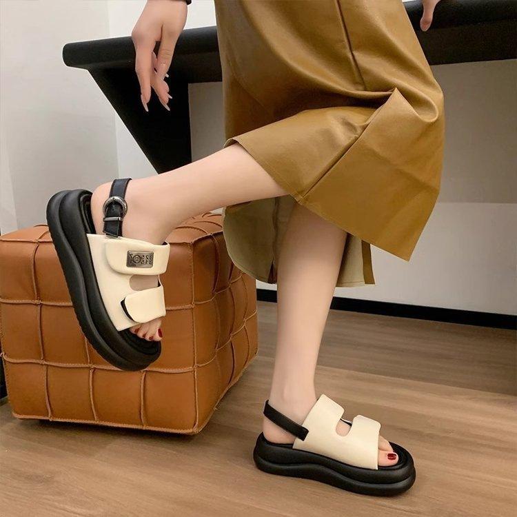 Sandals women's summer wear 2025 new Internet celebrity fashion thick-soled shit-stepping versatile slippers seaside vacation beach shoes
