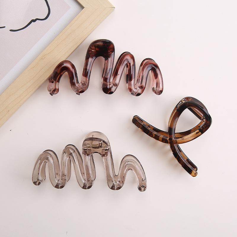 Large Brown Leopard Print Acrylic Wave Hair Claw Clips, Non-Damaging Hair Clips for Women with Thick Hair, Non-Slip Strong Hold
